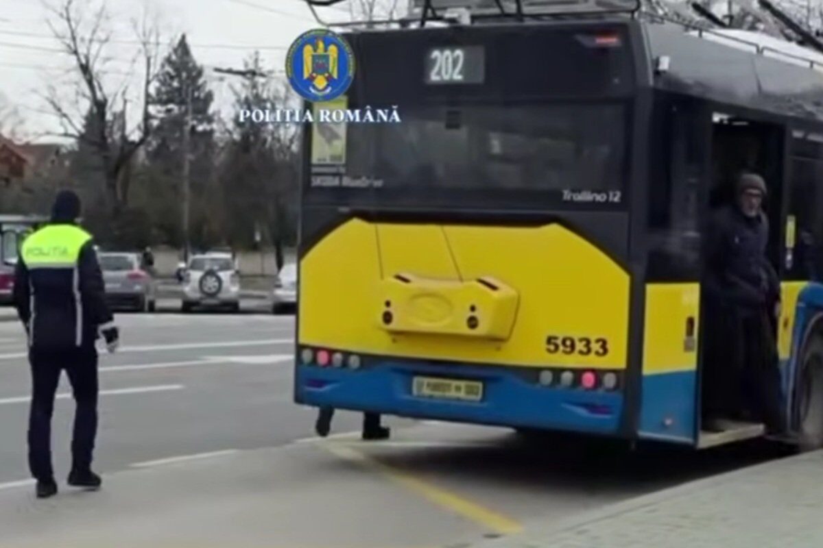 Ploiești: Troleibuzele au circulat ilegal timp de aproape 30 de ani Timp de aproape trei decenii, troleibuzele din Ploiești au circulat fără a beneficia de inspecția tehnică periodică (ITP), potrivit informațiilor apărute recent