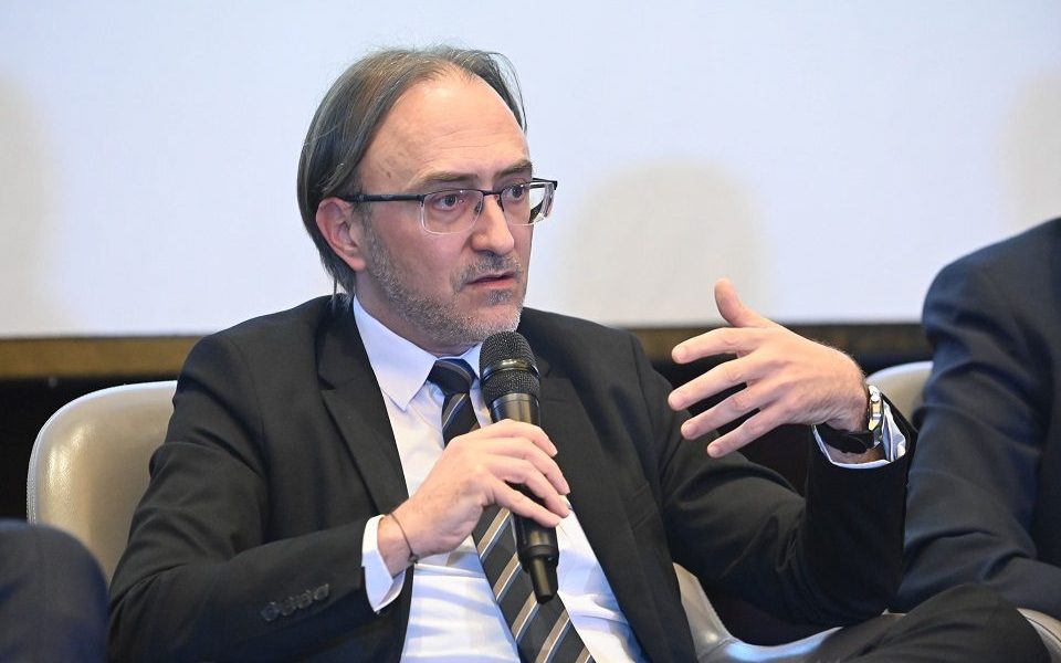 Richard, CEO Engie România, avertizează: Tranziția energetică este o realitate, dar accesibilitatea este cheia succesului Prețul energiei electrice și al gazelor naturale rămâne o preocupare majoră, iar accesibilitatea acestora este esențială pentru succesul tranziției energetice