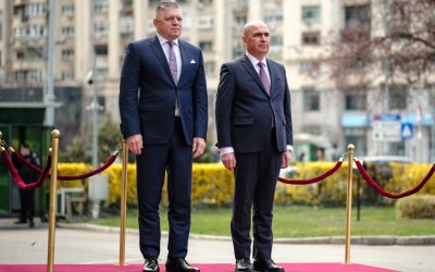 Fico, la București: Cooperare bilaterală în apărare, energie și cultură Premierul Slovaciei, Robert Fico, a efectuat o vizită oficială la București, unde a discutat cu omologii români despre extinderea colaborării în domenii-cheie precum apărarea, energia și cultura