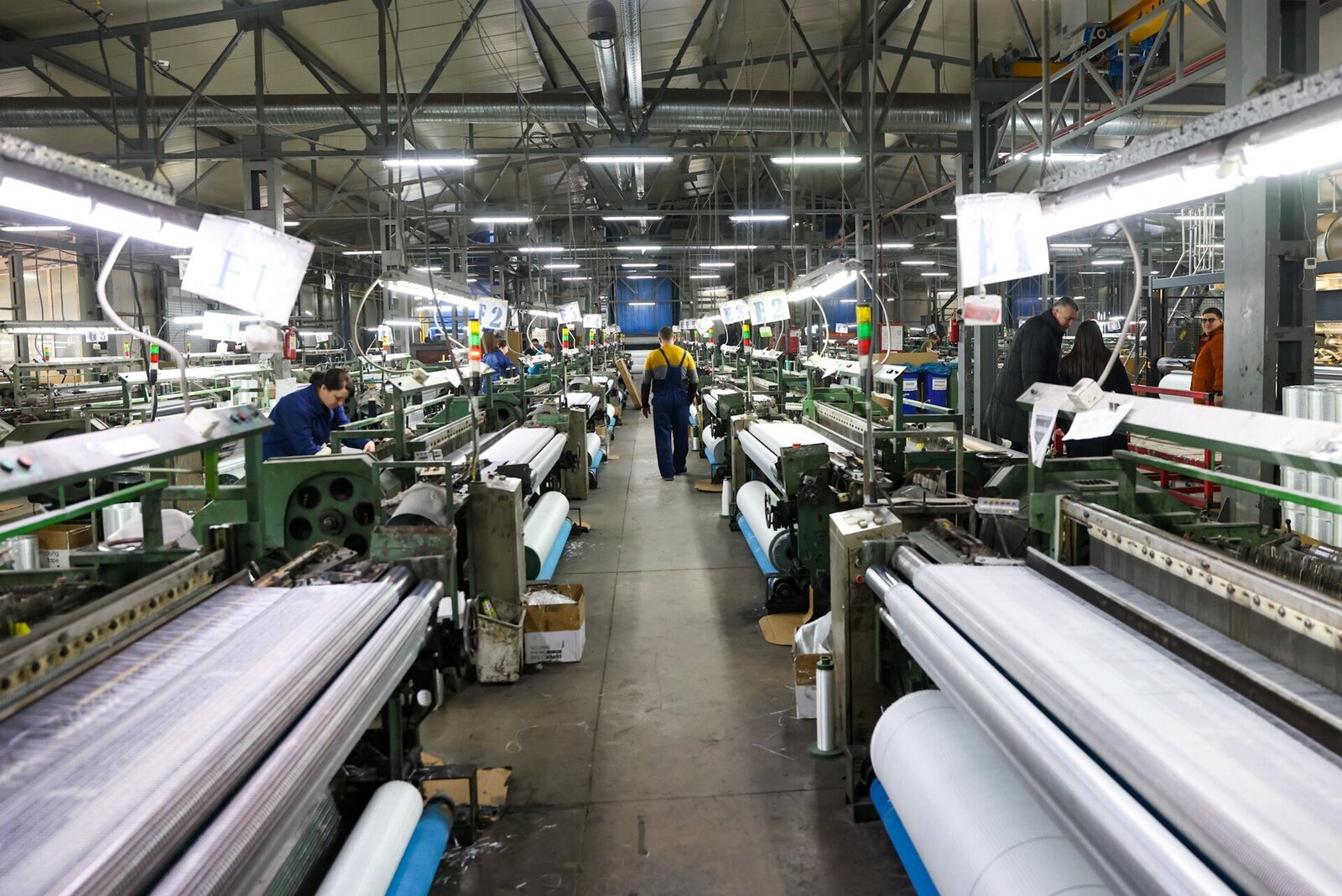 ROCA Industry raportează o scădere a profitului, dar anticipează creștere în 2026 ROCA Industry (simbol bursier ROC1), holdingul specializat în materiale de construcții, a încheiat anul 2025 cu o cifră de afaceri consolidată de 629,6 milioane lei, în creștere cu 5,1% față de anul precedent