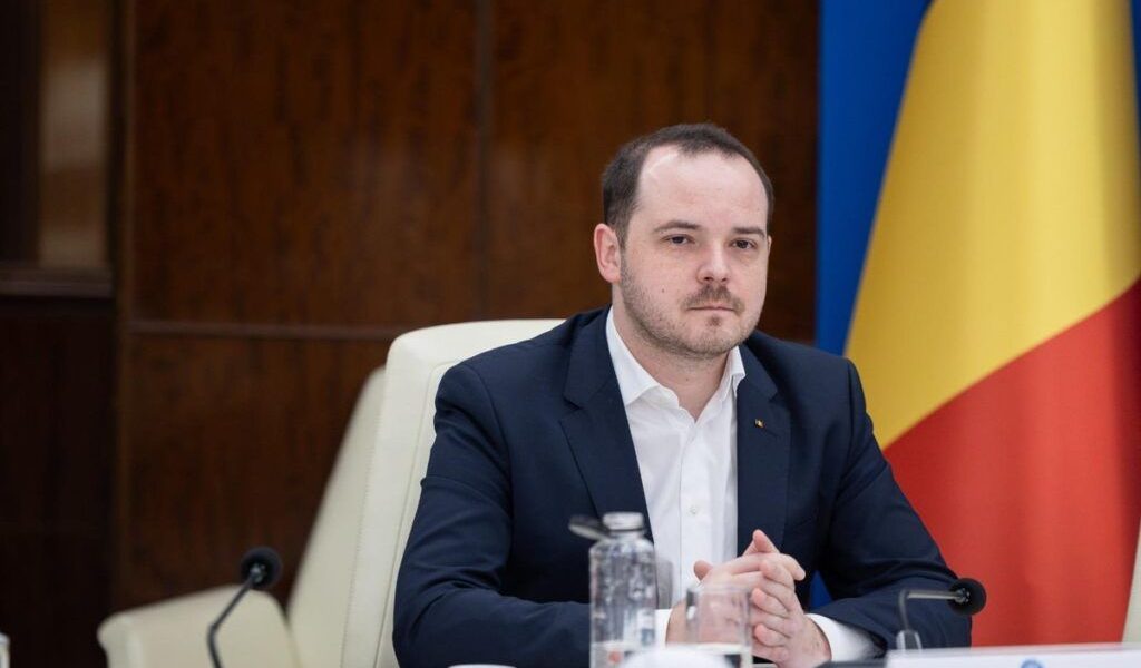 Ministrul Sănătății clarifică noul sistem de plată a medicilor: Performanța, nu numărul de pacienți, va conta Ministrul Sănătății, Alexandru Rogobete, a detaliat recent planurile privind noul sistem de plată al medicilor, subliniind că acesta se va baza pe criterii de performanță, nu pe numărul de pacienți consultați, în special în timpul gărzilor