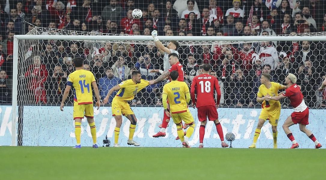 Speranțele României la Cupa Mondială, spulberate în Turcia Echipa națională de fotbal a României a ratat calificarea la Cupa Mondială FIFA 2026, după ce a fost învinsă de Turcia cu scorul de 1-0 în semifinala play-off-ului disputată la Istanbul, joi, 26 martie