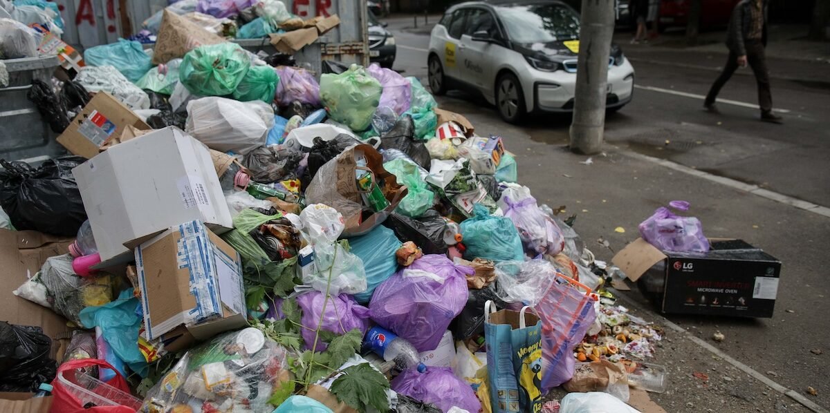 Sectorul 1 aprobă societatea de salubrizare, dar USR se opune din cauza costurilor Consiliul Local al Sectorului 1 a aprobat, marți, 31 martie 2026, studiul de oportunitate pentru înființarea unei societăți de salubrizare