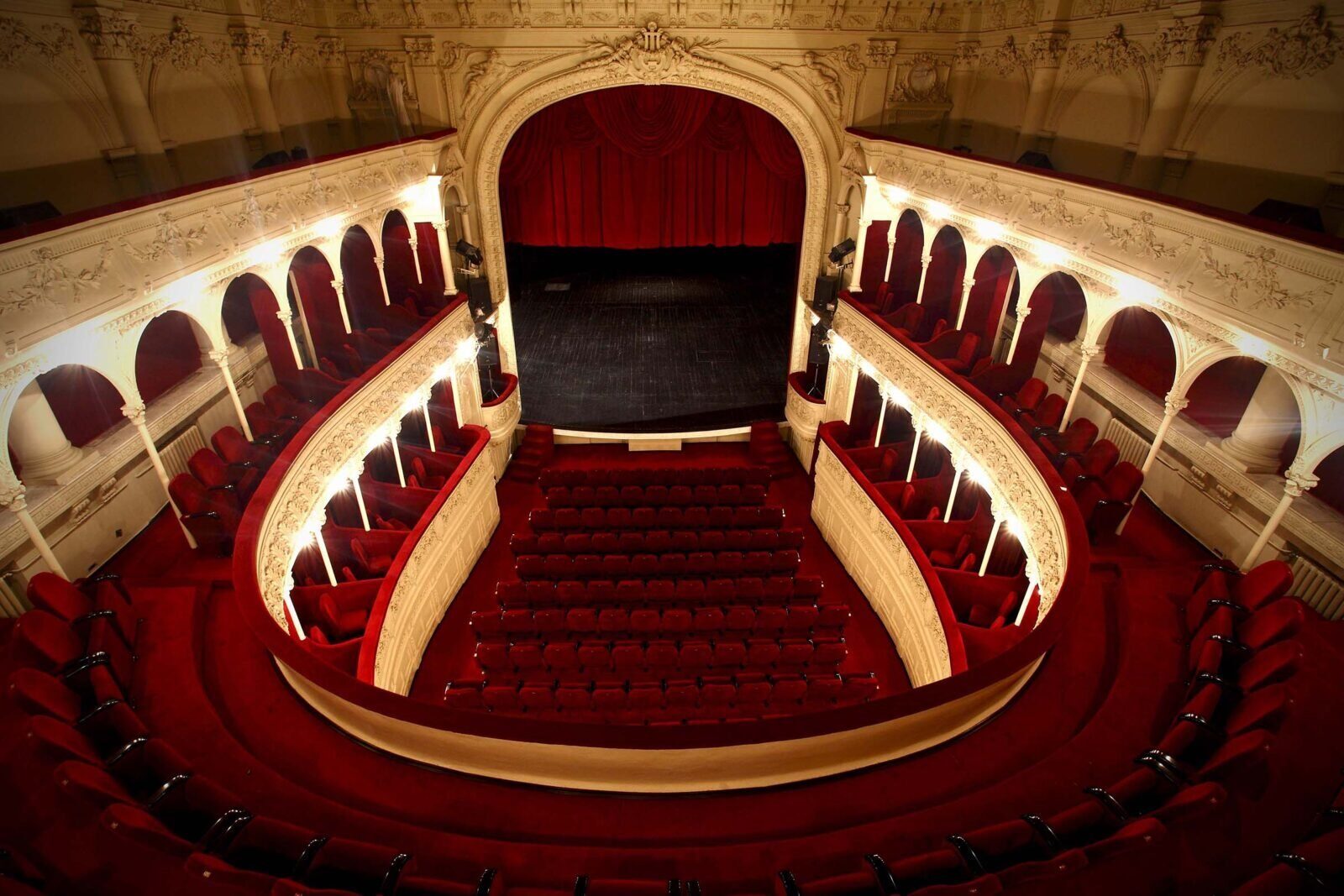 Directorii interimari ai teatrelor bucureștene, pe poziții până în aprilie