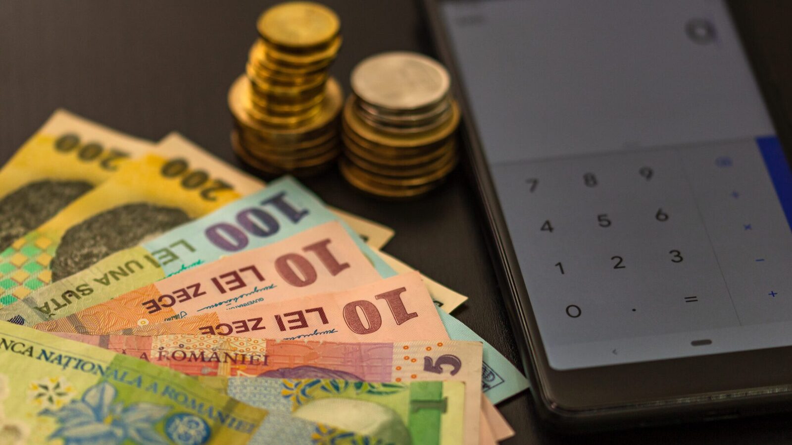 Costurile angajării în România: Salariu net, brut și total, estimări 2026