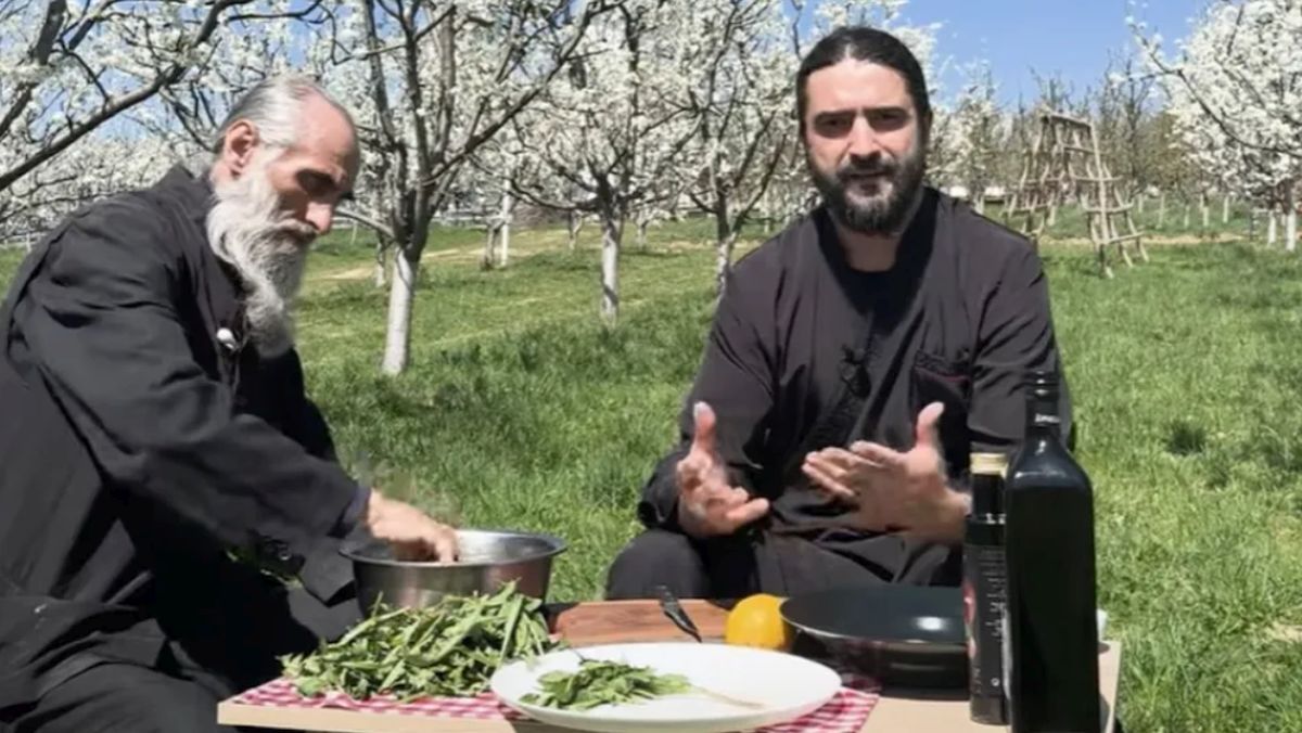 Salată de păpădie ca la mănăstire: Rețeta naturistă anti-toxine (video)