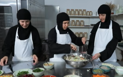 Salata de post, rețeta măicuțelor de la Mănăstirea Nera, un deliciu simplu și hrănitor În perioada Postului Mare, mulți credincioși caută preparate culinare care să susțină atât sănătatea fizică, cât și echilibrul spiritual