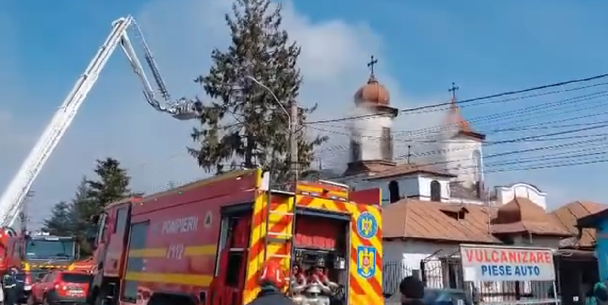 Incendiu la o biserică monument istoric din Prahova: Pompierii au salvat obiecte de cult de un milion de euro Un incendiu a izbucnit duminică dimineața la biserica „Sfântul Nicolae” din Puchenii Moșneni, județul Prahova, un monument istoric de importanță națională