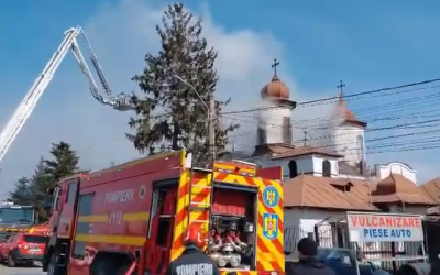 Incendiu la o biserică monument istoric din Prahova: Pompierii au salvat obiecte de cult de un milion de euro Un incendiu a izbucnit duminică dimineața la biserica „Sfântul Nicolae” din Puchenii Moșneni, județul Prahova, un monument istoric de importanță națională