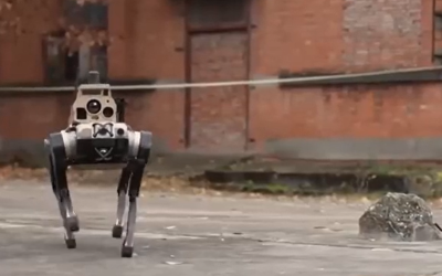 Chinezii testează roboți-câini de luptă autonomi, gen „haită de lupi”
