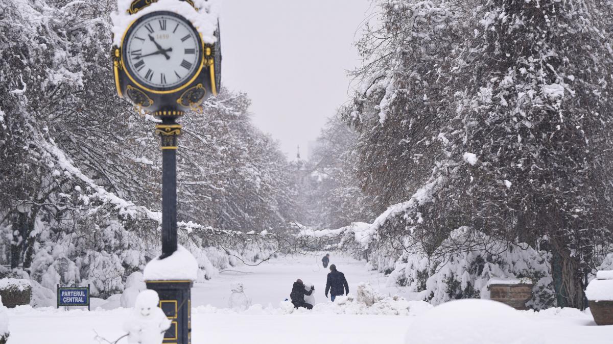 Ninsori slabe anunțate în București pentru miercuri, dar atenționări meteo în restul țării Bucureștenii se pot aștepta la ninsori slabe miercuri, 26 februarie 2026, conform prognozei speciale emise de Administrația Națională de Meteorologie (ANM)