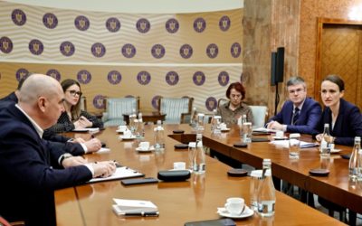 România activează mecanismul european pentru repatrierea cetățenilor din Orientul Mijlociu Guvernul României a anunțat luni, după o ședință de urgență, activarea mecanismului european de protecție civilă pentru repatrierea cetățenilor români blocați în zona de conflict din Orientul Mijlociu