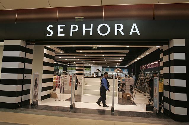 Sephora, anchetată pentru promovarea cosmeticelor