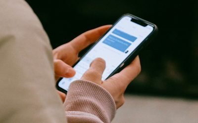 Escrocherie prin SMS: Doi bărbați din Ilfov, prinși după ce au păcălit giurgiuveni Doi bărbați din județul Ilfov au fost supuși unor percheziții domiciliare în urma unei anchete privind o escrocherie prin SMS
