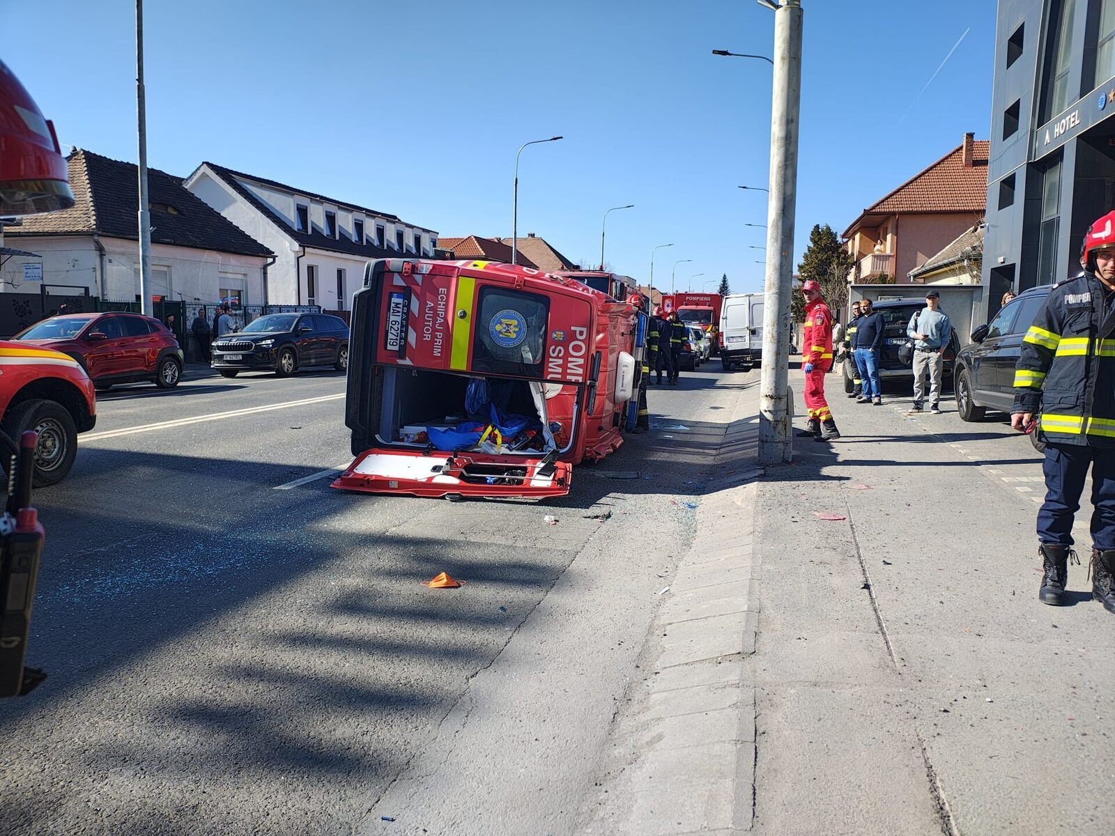 Accident grav în Sibiu: Planul Roșu de Intervenție activat Un accident rutier grav a avut loc pe Bulevardul Vasile Milea din Sibiu, determinând activarea Planului Roșu de Intervenție, potrivit Inspectoratului pentru Situații de Urgență (ISU) Sibiu