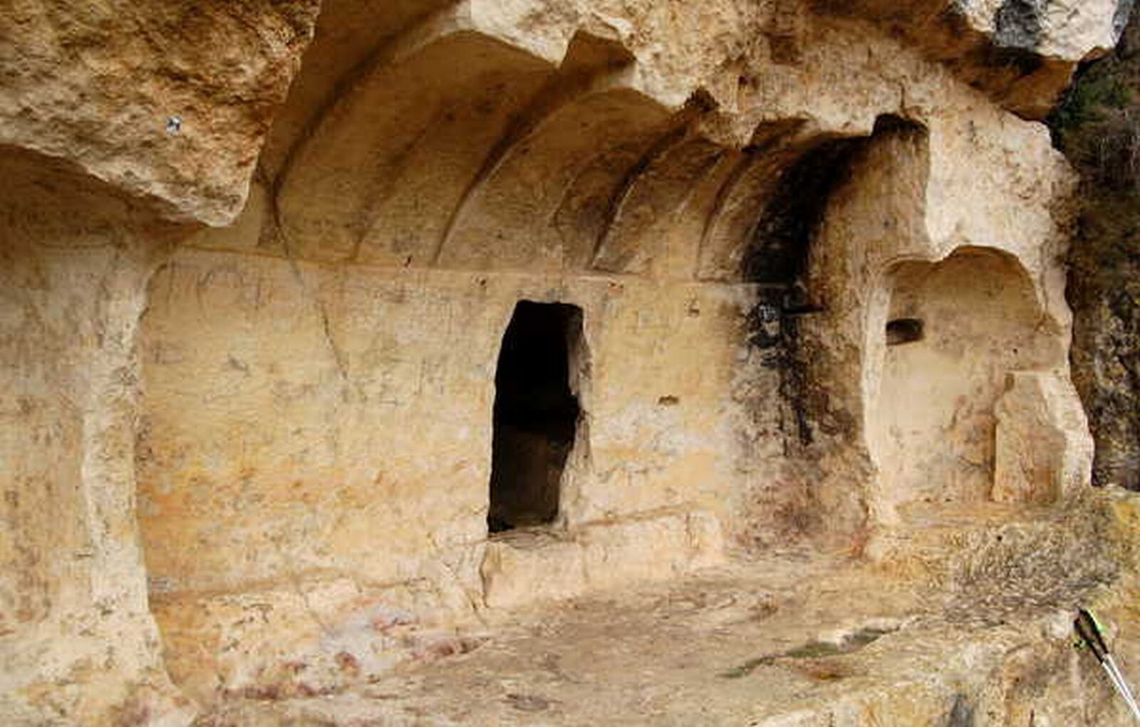 O comunitate medievală izolată în grote din nordul Spaniei a supraviețuit aproape cinci secole, dezvăluind o istorie marcată de consangvinitate, boli și violență