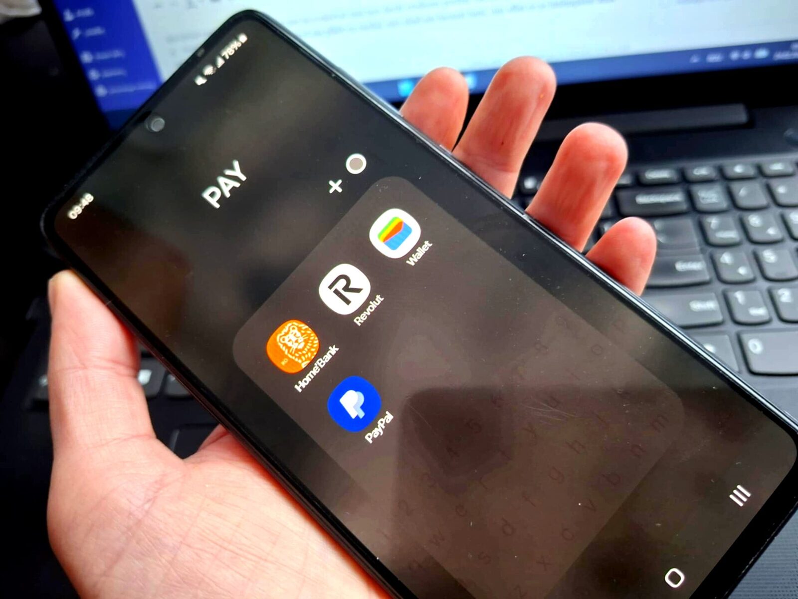 Aplicațiile-clonă, o amenințare tot mai mare pentru utilizatorii de Android: Cum te poți proteja Înșelătoriile cibernetice prin intermediul aplicațiilor mobile sunt într-o continuă ascensiune, iar utilizatorii de Android sunt o țintă predilectă