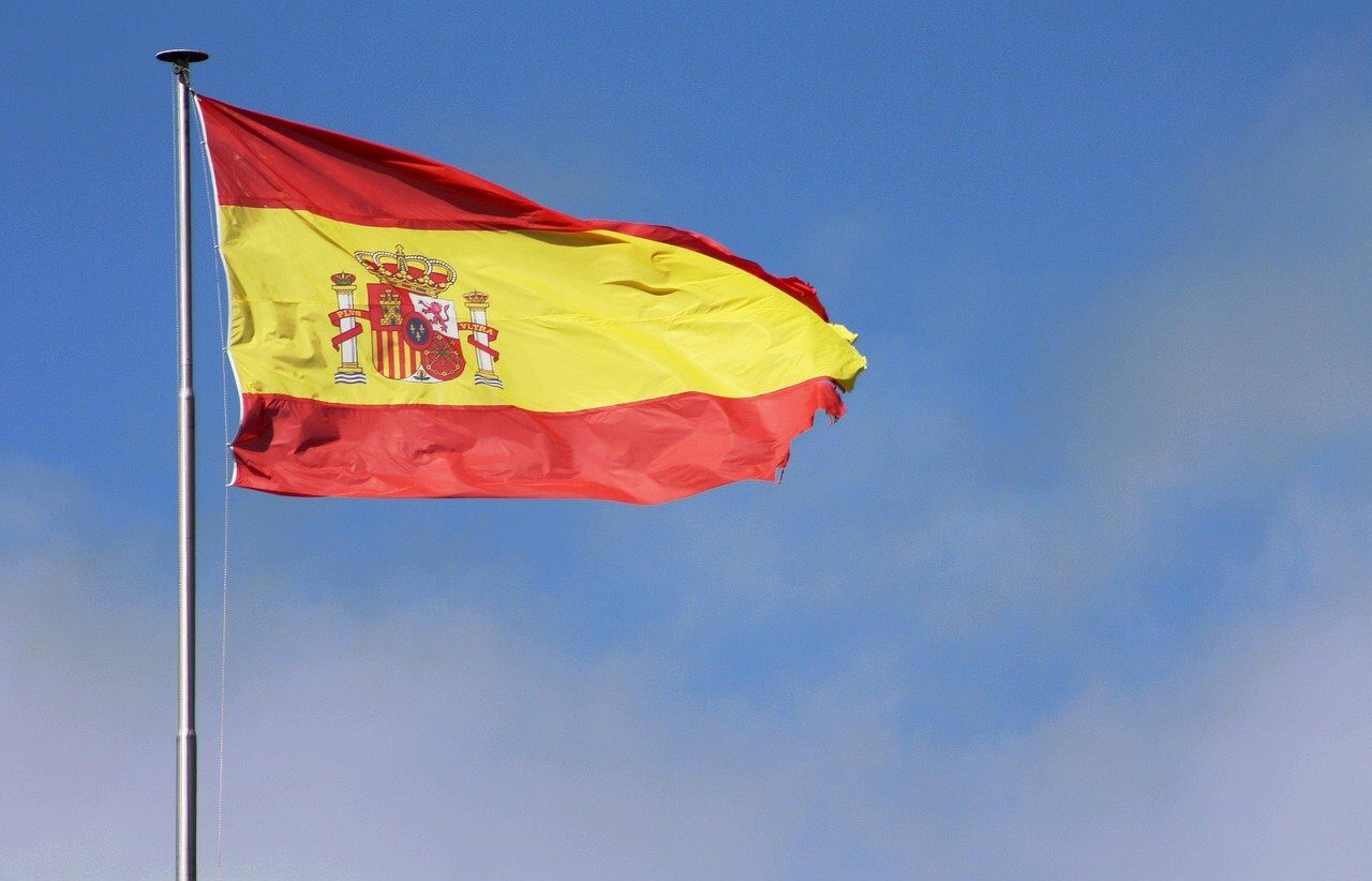 Dreapta spaniolă, în căutarea majorității după alegerile regionale Partidul Popular (PP), formațiune politică de orientare de dreapta din Spania, a obținut o victorie în alegerile regionale din nord-vestul țării, dar va avea nevoie de un acord cu partidul de extremă dreapta Vox pentru a forma un guvern
