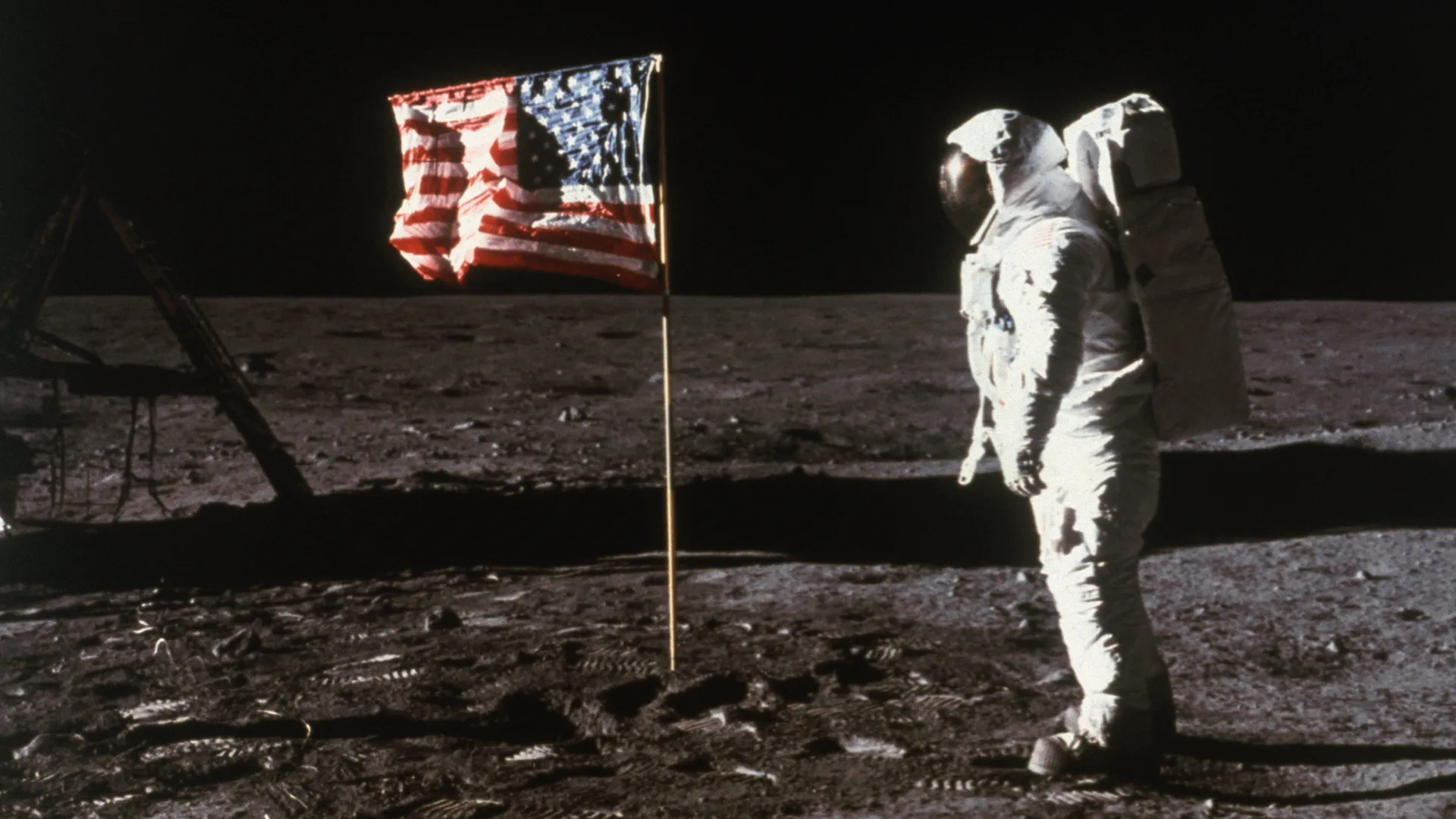 NASA renunță la stația orbitală lunară în favoarea unei baze pe suprafața Lunii NASA a anunțat o schimbare majoră de strategie în ceea ce privește explorarea Lunii, renunțând la planurile inițiale pentru stația orbitală Lunar Gateway