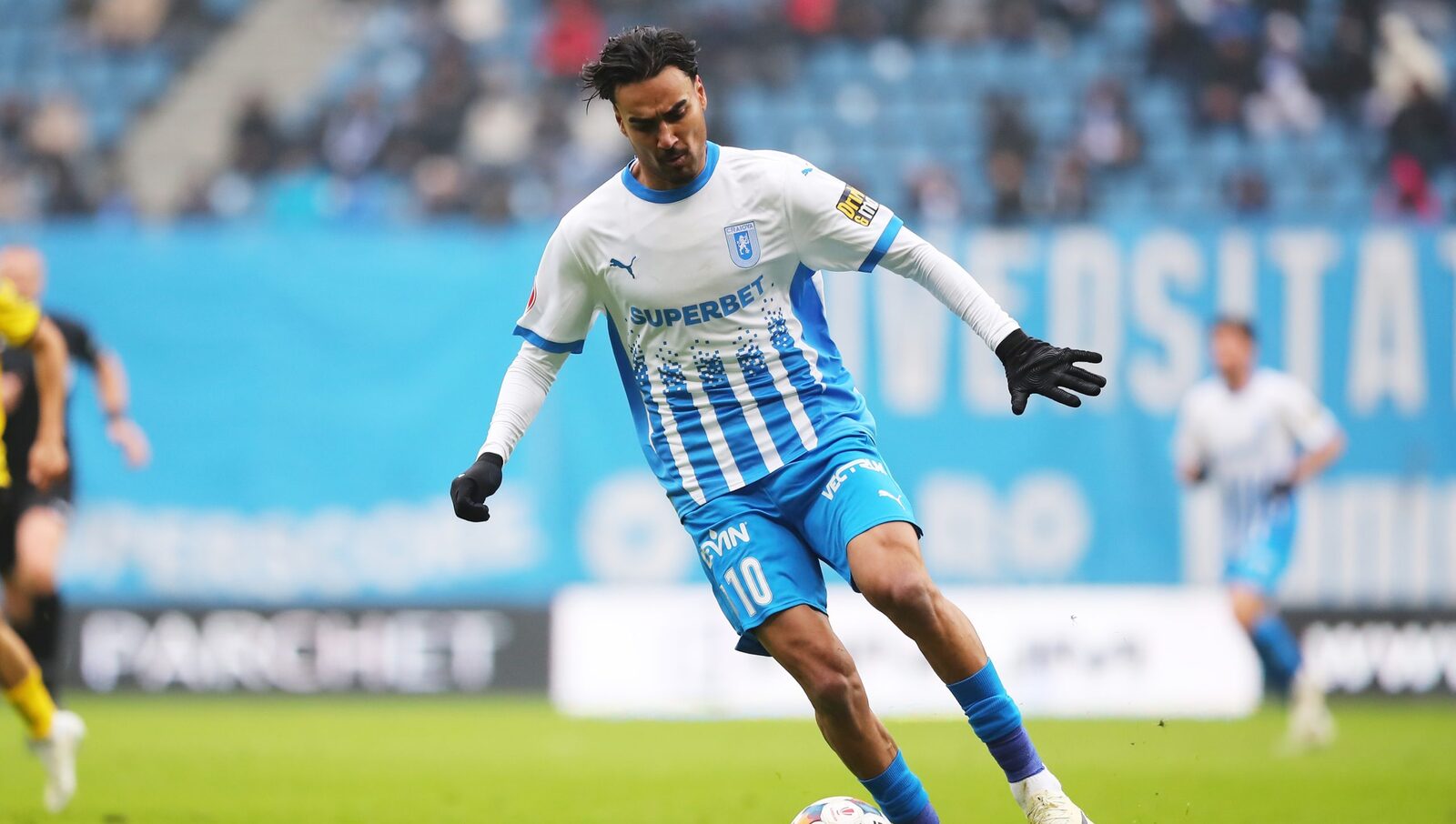 Universitatea Craiova, în semifinale după un meci dramatic cu CFR Cluj; Baiaram anunță plecarea Universitatea Craiova s-a calificat în semifinalele Cupei României Betano, învingând pe teren propriu echipa CFR Cluj cu scorul de 3-1