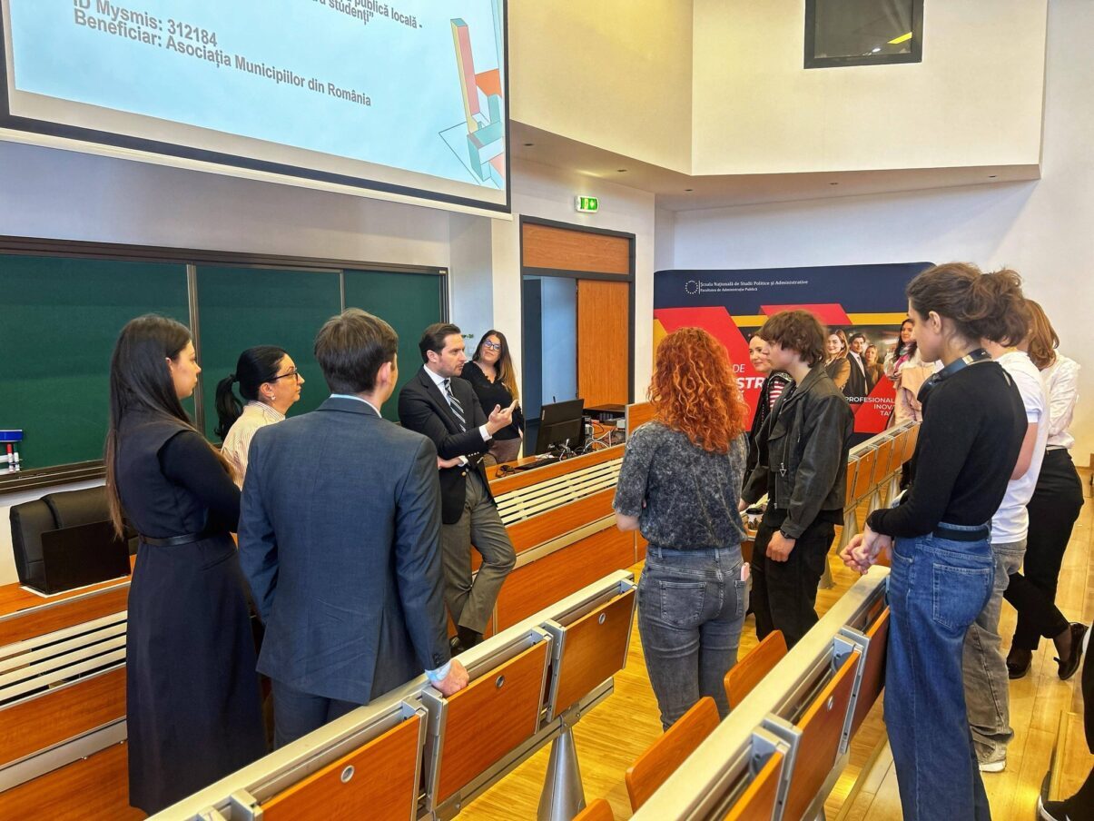 Bujduveanu cheamă studenții SNSPA să lucreze în administrație Viceprimarul Capitalei, Stelian Bujduveanu, a lansat un apel către studenții de la Școala Națională de Studii Politice și Administrative (SNSPA), încurajându-i să ia în considerare o carieră în instituțiile statului