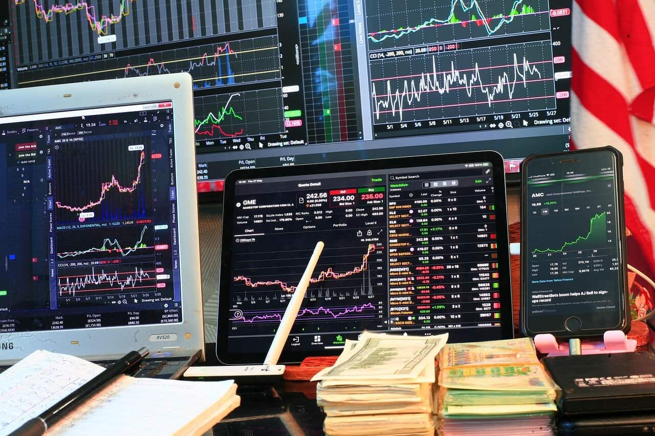 Reglementările avantajează firmele cu legături politice, arată un studiu Un studiu recent publicat în „Review of Corporate Finance Studies” sugerează că reglementările guvernamentale nu afectează toate companiile în mod egal