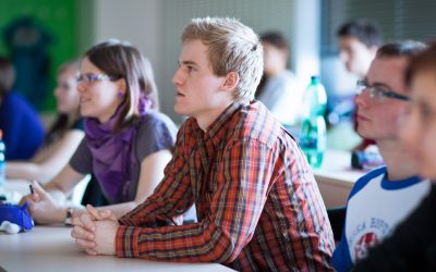 Burse sociale pentru studenți în 2026: Peste 39.000 de tineri vor beneficia de sprijin financiar Unitatea Executivă pentru Finanțarea Învățământului Superior, a Cercetării, Dezvoltării și Inovării (UEFISCDI), împreună cu Ministerul Educației și Cercetării (MEC), a lansat procesul de selecție a universităților de stat pentru acordarea de burse sociale destinate studenților din medii dezavantajate