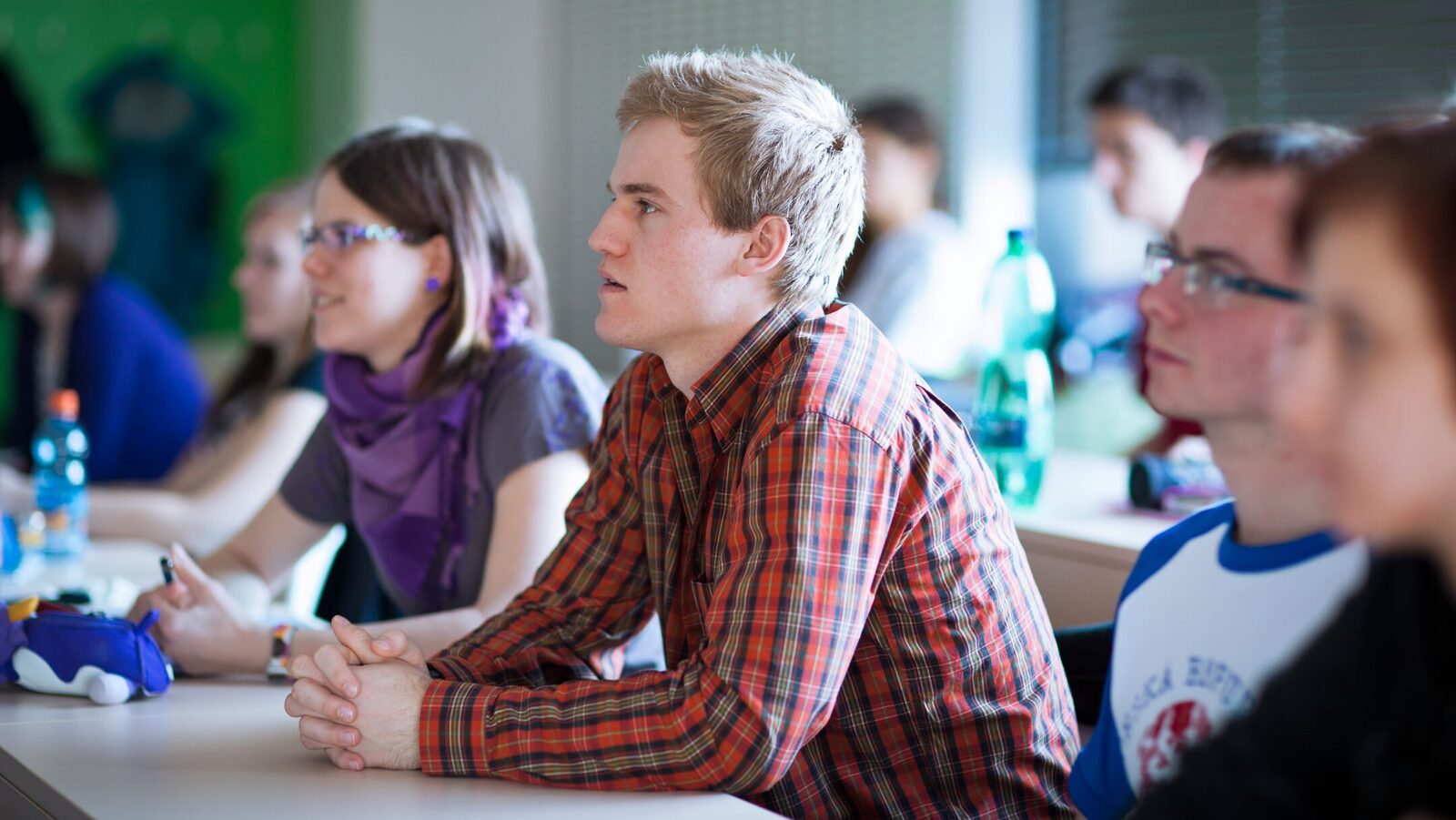 Burse sociale pentru studenți în 2026: Peste 39.000 de tineri vor beneficia de sprijin financiar Unitatea Executivă pentru Finanțarea Învățământului Superior, a Cercetării, Dezvoltării și Inovării (UEFISCDI), împreună cu Ministerul Educației și Cercetării (MEC), a lansat procesul de selecție a universităților de stat pentru acordarea de burse sociale destinate studenților din medii dezavantajate