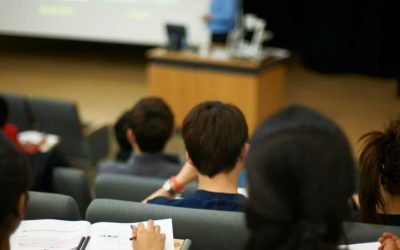 Elevii din Vrancea blocați în Dubai vor primi absențe; părinții vor motiva lipsa de la cursuri Inspectoratul Școlar Județean (ISJ) Vrancea a anunțat că elevii din județ blocați în Dubai, din cauza închiderii spațiului aerian, vor primi absențe începând de astăzi, data la care ar fi trebuit să revină la cursuri