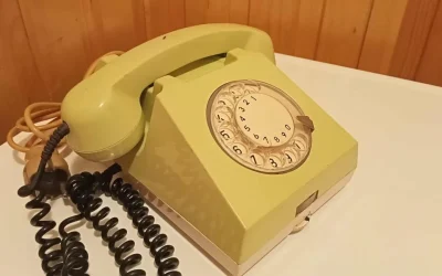 „La semnalul următor va fi ora…” O frază iconică din trecutul românesc Pentru mulți români, mesajul „La semnalul următor va fi ora…” era un indicator al trecerii timpului, o ancoră în viața de zi cu zi