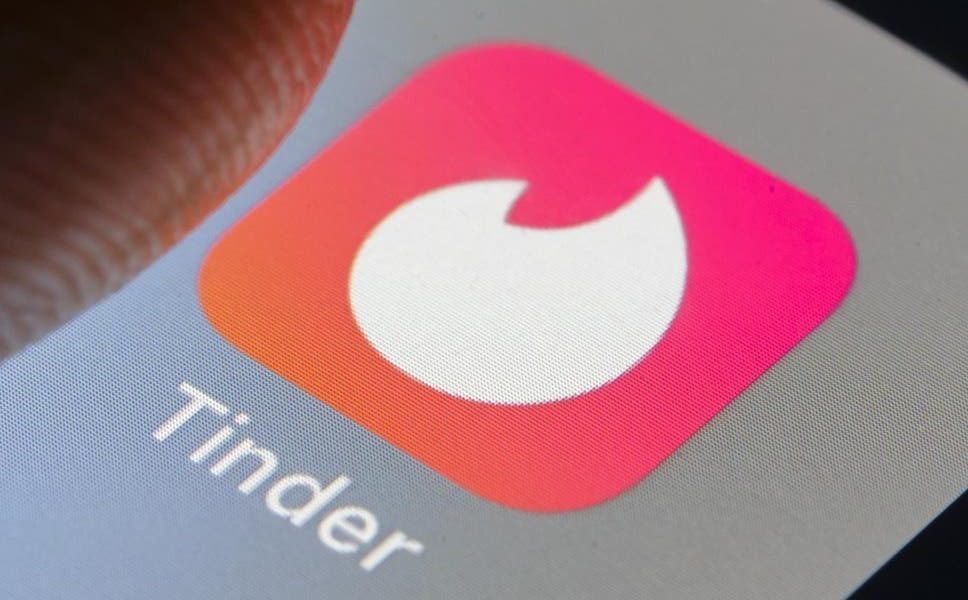 Tinder trece la nivelul următor: inteligența artificială și funcții noi pentru o experiență de dating mai personalizată Aplicația de dating Tinder își propune să schimbe modul în care utilizatorii interacționează, integrând inteligența artificială (AI) cu scopul de a oferi potriviri mai relevante și o experiență îmbunătățită