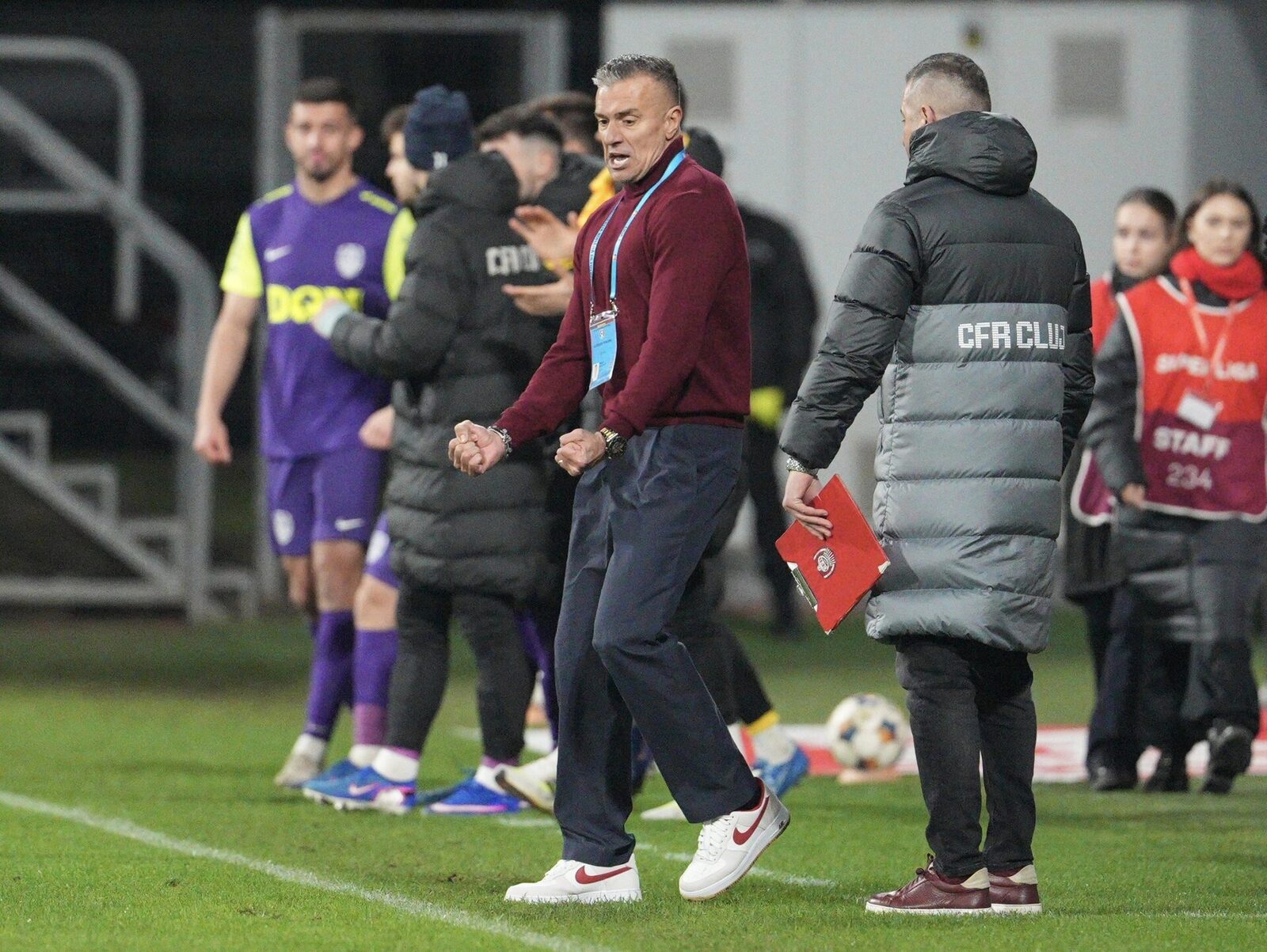 Pancu anunță fără echivoc: CFR Cluj vizează titlul de campioană Clujul va lupta pentru trofeu în acest sezon, a declarat antrenorul echipei, Daniel Pancu, imediat după victoria cu Dinamo, scor 2-0, care a încheiat sezonul regulat al SuperLigii