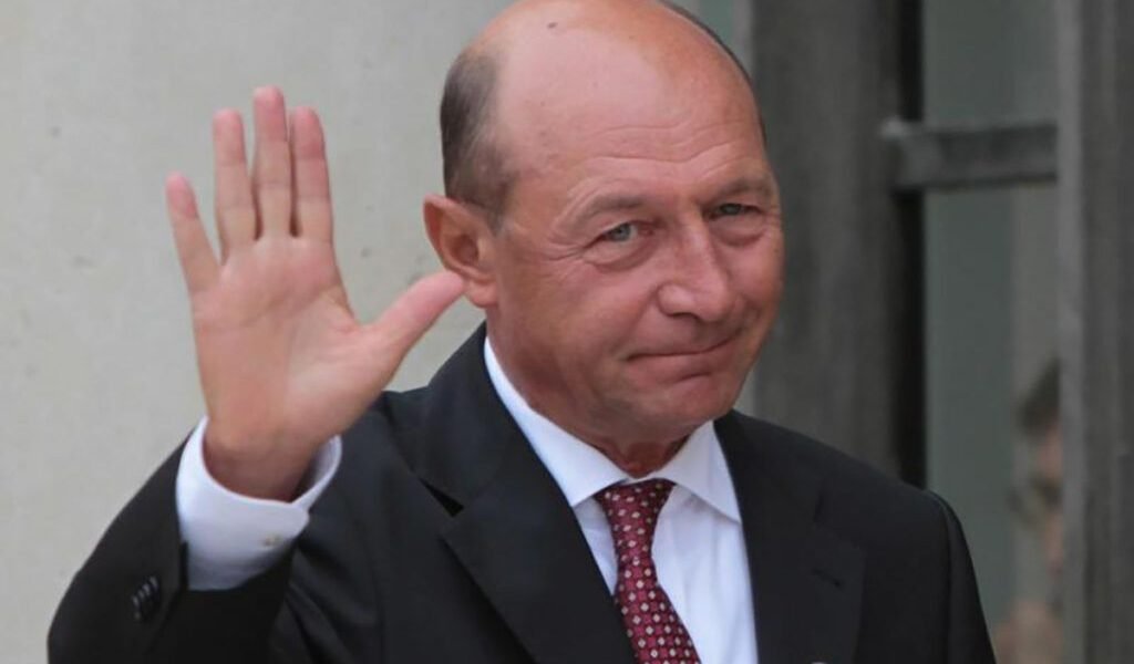 Traian Băsescu: Iranul, tot mai aproape de arma nucleară și un conflict major Fostul președinte al României, Traian Băsescu, a exprimat îngrijorări serioase cu privire la evoluțiile conflictului din Orientul Mijlociu, afirmând că Iranul se apropie periculos de obținerea bombei nucleare