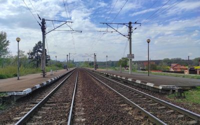 Record de viteză pe calea ferată: Trenul românesc străbate distanța Sighișoara-Simeria în timp record Un tren românesc a stabilit un nou record de viteză pe ruta feroviară Sighișoara-Simeria, parcurgând cei 169 de kilometri în doar 81 de minute