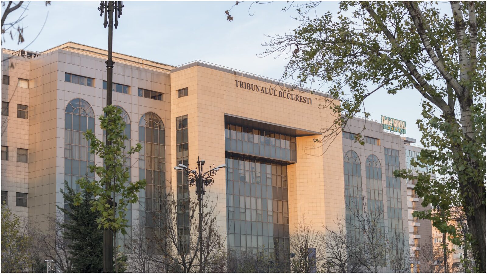 Dan Voiculescu obține rejudecarea dosarului ICA Tribunalul București a admis, în principiu, cererea de revizuire a condamnării omului de afaceri Dan Voiculescu în dosarul privind privatizarea Institutului de Cercetări Alimentare (ICA)