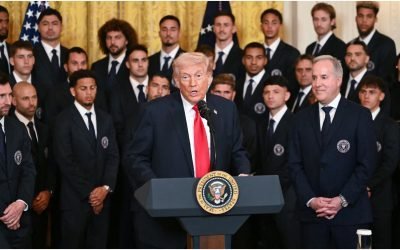 Lionel Messi și Inter Miami, primiți de Donald Trump la Casa Albă Întreaga echipă Inter Miami, inclusiv starul argentinian Lionel Messi, a fost invitată la Casa Albă de către fostul președinte american Donald Trump