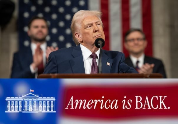 Trump anunță operațiuni militare „în avans” și vizează Iranul Fostul președinte american Donald Trump a declarat, într-un discurs rostit la Casa Albă, că operațiunile militare declanșate recent sunt „în avans față de termenul limită stabilit”, fără a oferi detalii suplimentare