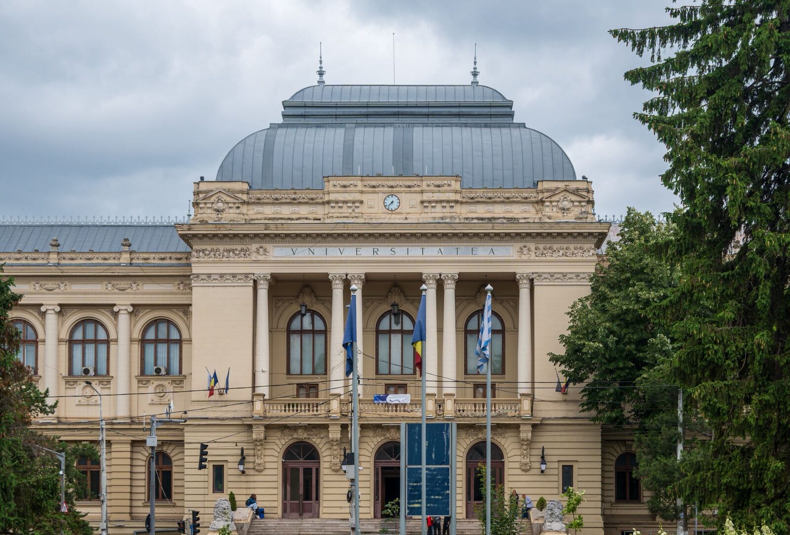 UAIC Iași analizează cererea de retragere a titlului onorific acordat profesorului Martin Nowak Universitatea „Alexandru Ioan Cuza” (UAIC) din Iași a anunțat, miercuri, că va analiza o solicitare de retragere a titlului de Doctor Honoris Causa acordat profesorului Martin A