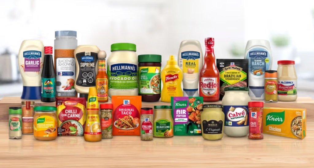 Unilever renunță la divizia de alimente și fuzionează cu McCormick într-o tranzacție de amploare Unilever, gigantul britanic de bunuri de larg consum, se pregătește să fuzioneze divizia sa de alimente cu McCormick, proprietarul brandului de sosuri iuți Cholula