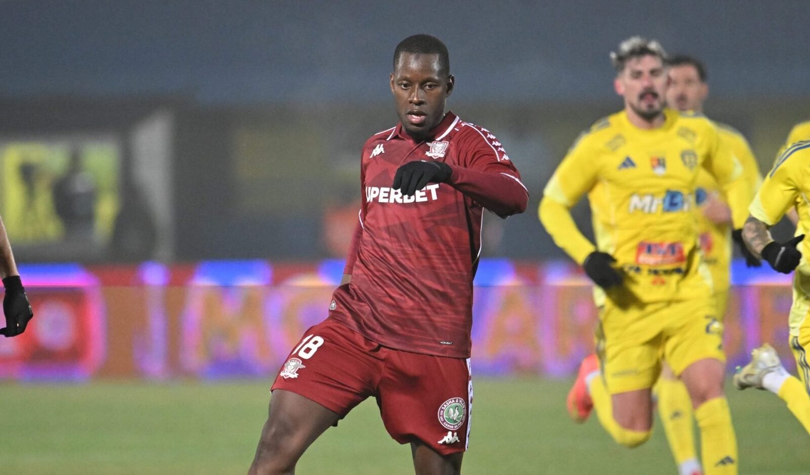 Kader Keita, fotbalistul Rapidului, reținut de poliție după un accident rutier grav Mijlocașul echipei Rapid București, Kader Keita, a fost reținut pentru 24 de ore de poliție, în urma unui accident rutier soldat cu rănirea unei femei