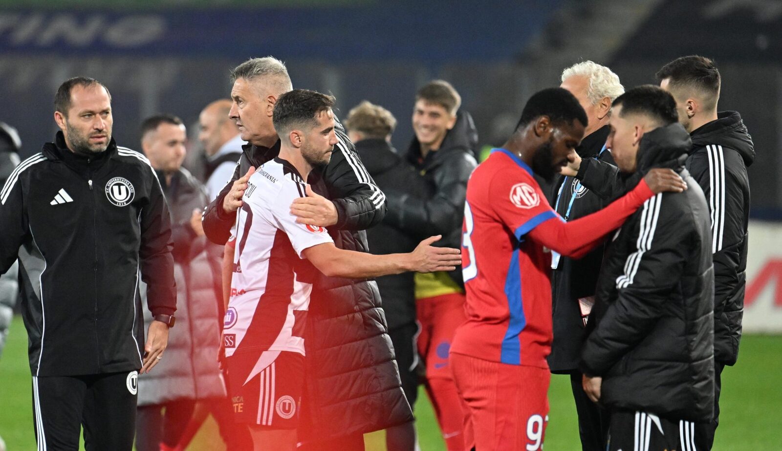 Bergodi, posibil pe banca U Cluj la meciul cu FCSB Meciul dintre FCSB și Universitatea Cluj, programat pentru ultima etapă a sezonului regulat, ar putea aduce o surpriză pe banca oaspeților