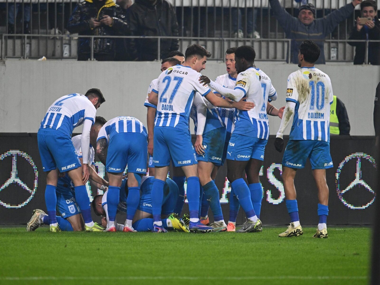Craiova, între performanță și mercato: o analiză a succesului din acest sezon Victoria cu 3-1 în fața CFR Cluj, obținută în prelungirile meciului din Cupa României, nu este doar un bilet pentru semifinalele competiției