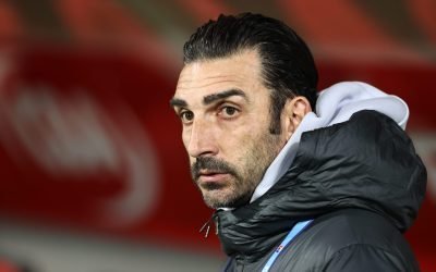 Elias Charalambous demisionează de la FCSB după înfrângerea cu U Cluj Antrenorul echipei FCSB, Elias Charalambous, și-a anunțat demisia după înfrângerea suferită în meciul cu U Cluj, scor 1-3