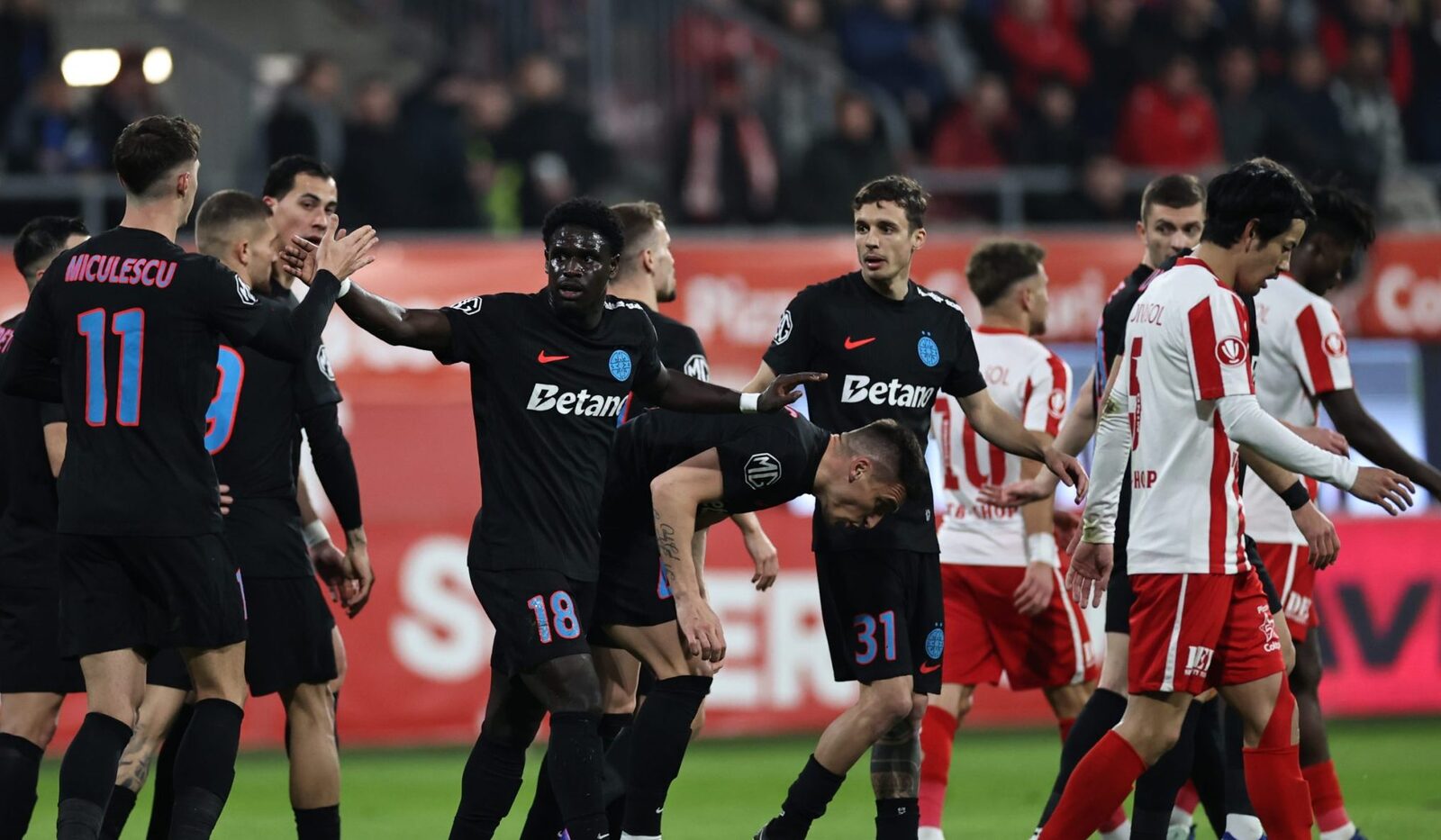 UTA Arad renunță la licența pentru cupele europene, veste bună pentru FCSB Cu o etapă rămasă din sezonul regulat, UTA Arad este sigură de prezența în play-out-ul Superligii