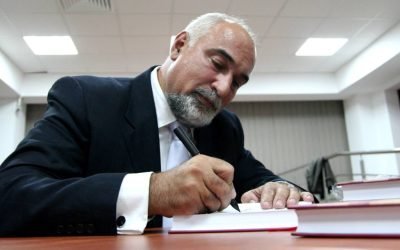 Varujan Vosganian: Cultura română, marginalizată și sufocată de sistem Situația culturii românești, descrisă ca fiind „dezolantă”, este în centrul discuției purtate de Varujan Vosganian, președintele Uniunii Scriitorilor, în cadrul podcastului „Condamnați la Cultură”