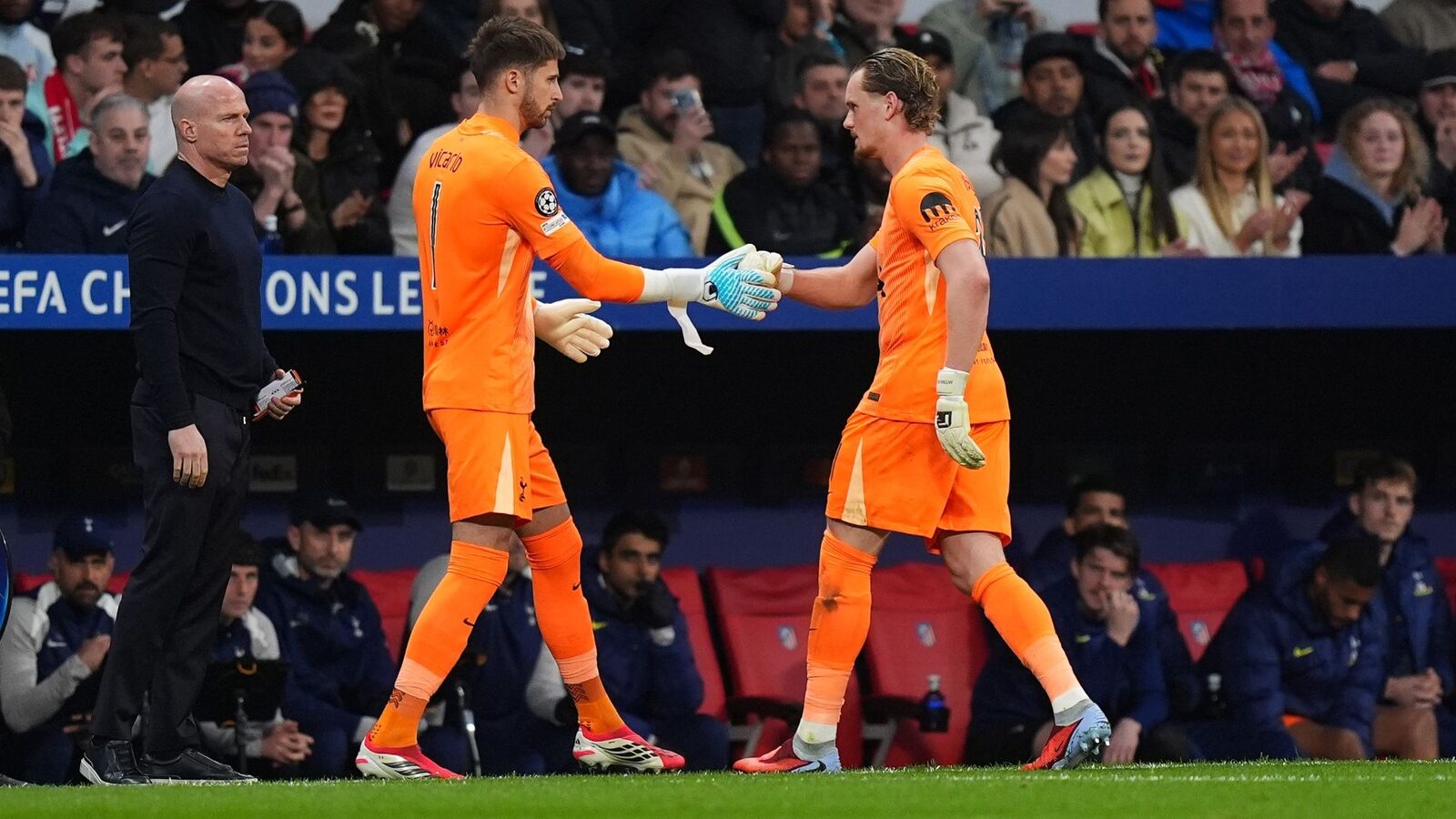 Kinsky, erori fatale la debut: Tudor schimbă portarul după doar 15 minute Madrid, Spania – Antrenorul croat Tudor a fost nevoit să facă o schimbare neașteptată în partida de la Madrid dintre Atletico și echipa sa