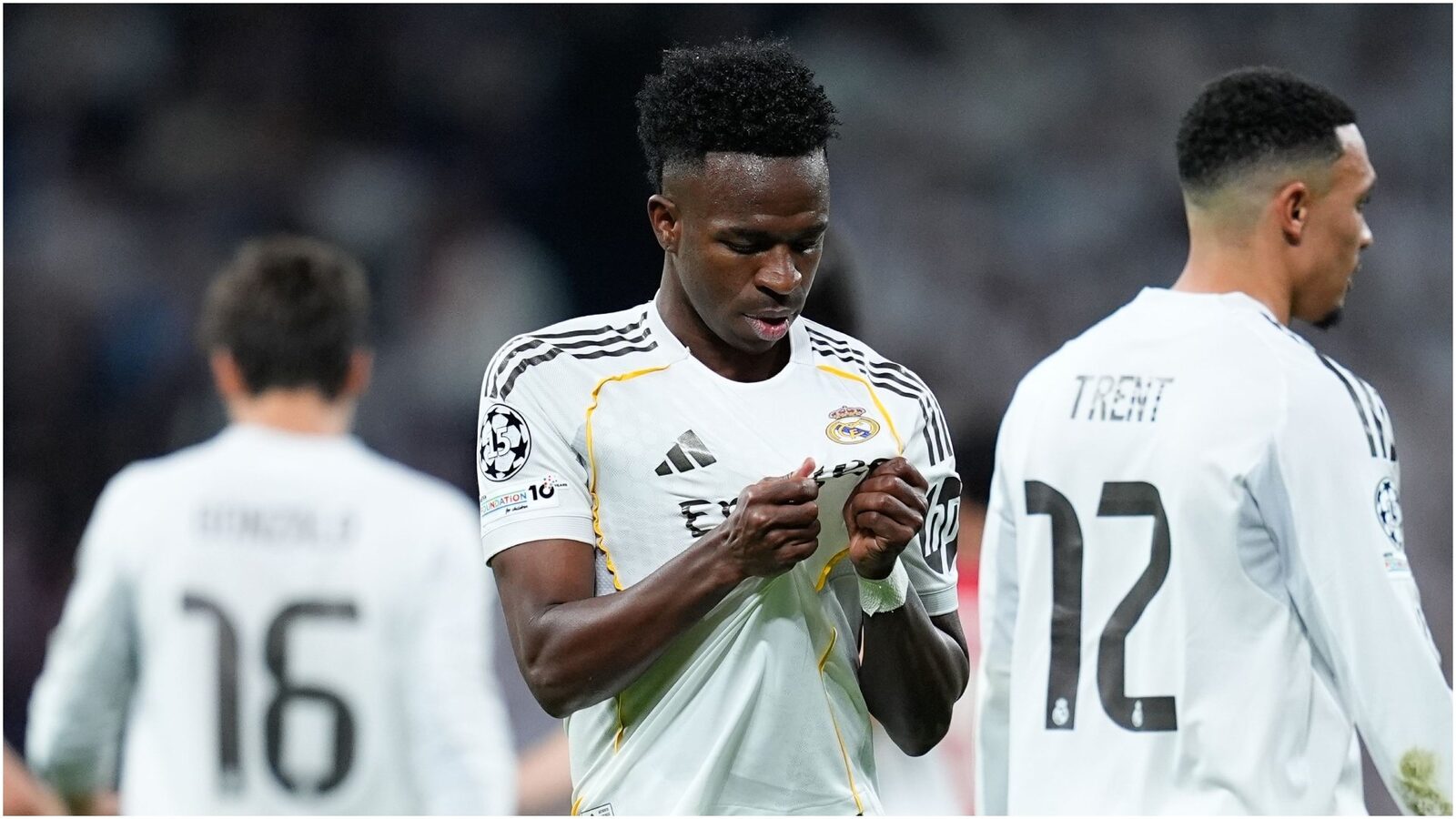 Real Madrid, în cădere liberă în La Liga: Barcelona își consolidează avansul Real Madrid trece printr-o perioadă dificilă în La Liga, suferind două înfrângeri consecutive care au dus la pierderea poziției de lider și la accentuarea diferenței față de FC Barcelona