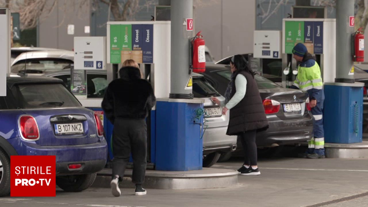 Plafonarea adaosului comercial, prima măsură luată de guvern pentru a stabiliza prețurile la carburanți Guvernul a adoptat primele măsuri pentru a atenua scumpirile carburanților, după ce prețurile la pompă au atins noi recorduri
