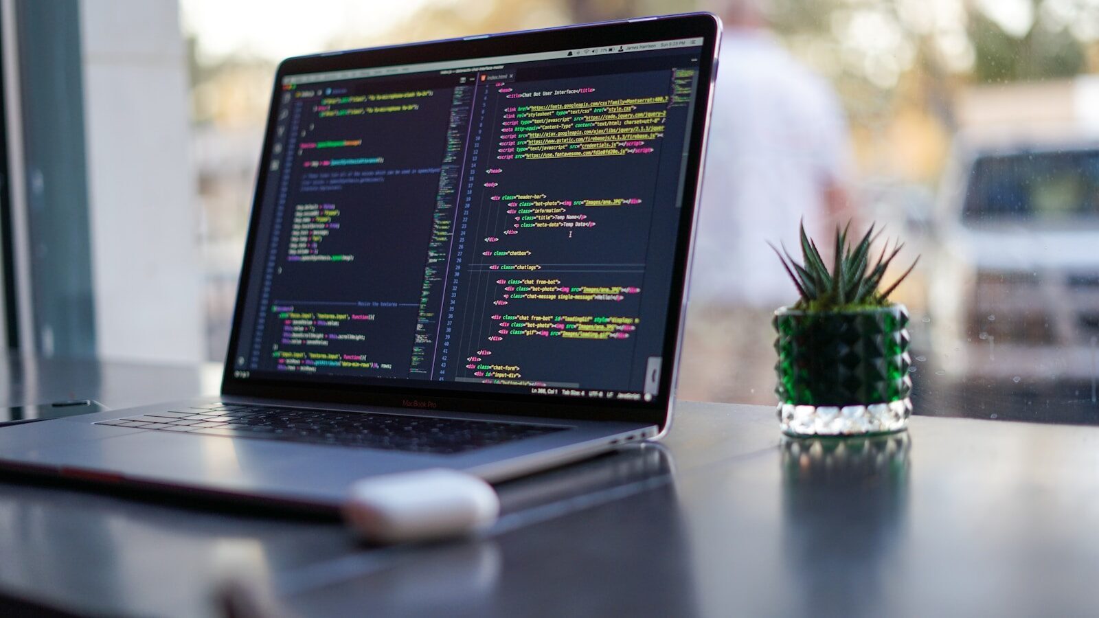 Programare, mai mult decât memorare: Cum începi o carieră în tech Piața muncii din România se transformă rapid, iar saltul către domeniul tehnologic a devenit o mișcare profesională tot mai obișnuită
