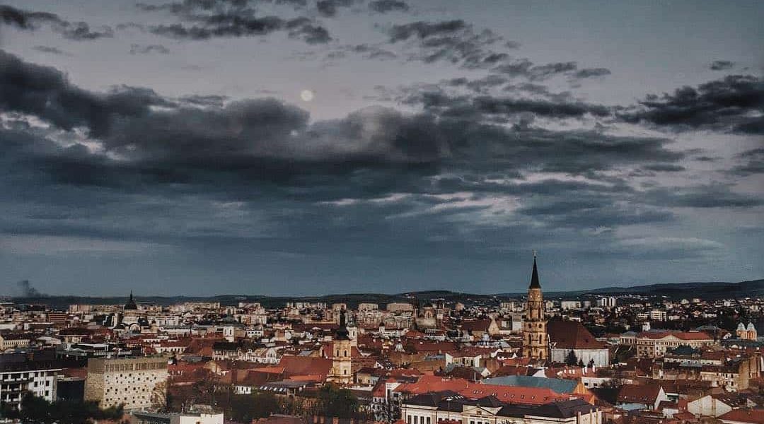 Vreme răcoroasă, tipică de primăvară, în județul Cluj, joi, 19 martie Județul Cluj se pregătește pentru o zi de joi, 19 martie, cu temperaturi specifice începutului de primăvară